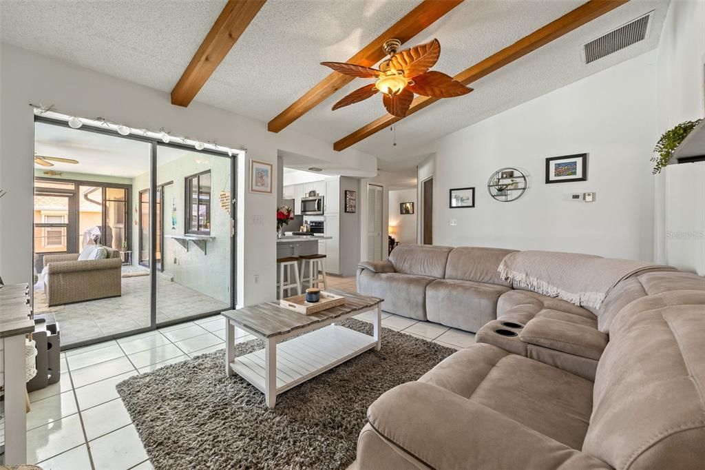 En Venta: $399,000 (3 camas, 2 baños, 1555 Pies cuadrados)