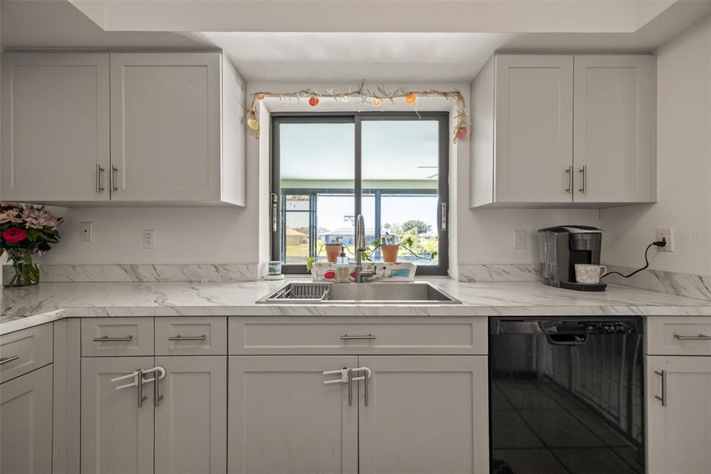 En Venta: $399,000 (3 camas, 2 baños, 1555 Pies cuadrados)