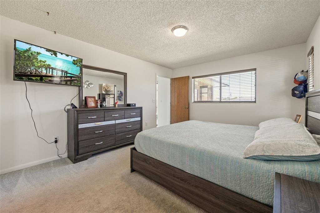 En Venta: $399,000 (3 camas, 2 baños, 1555 Pies cuadrados)