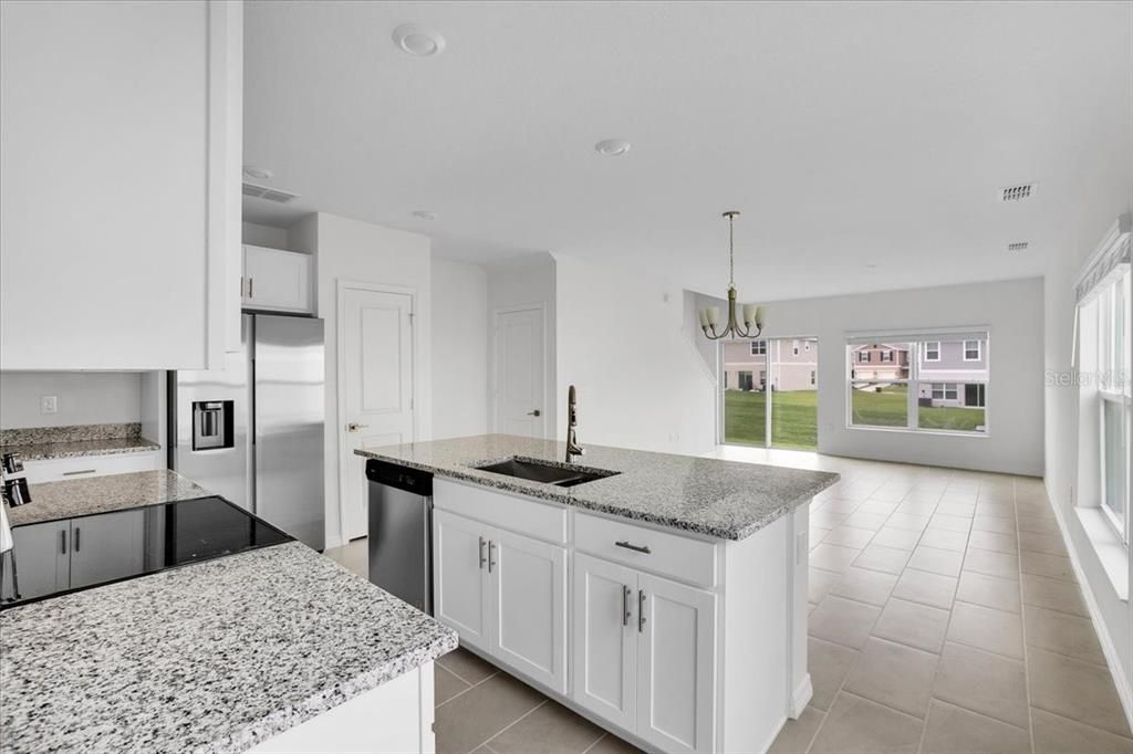 For Rent: $2,150 (3 beds, 2 baths, 1418 Square Feet)