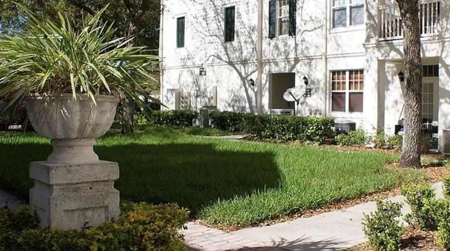 For Rent: $2,495 (2 beds, 2 baths, 996 Square Feet)