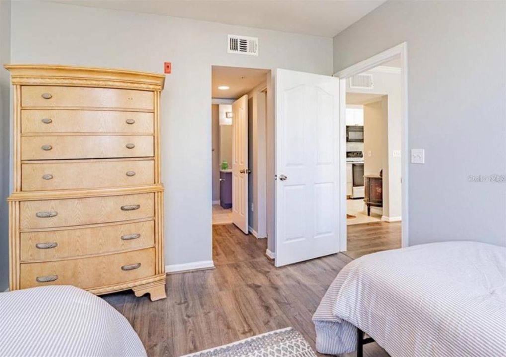 For Rent: $2,495 (2 beds, 2 baths, 996 Square Feet)