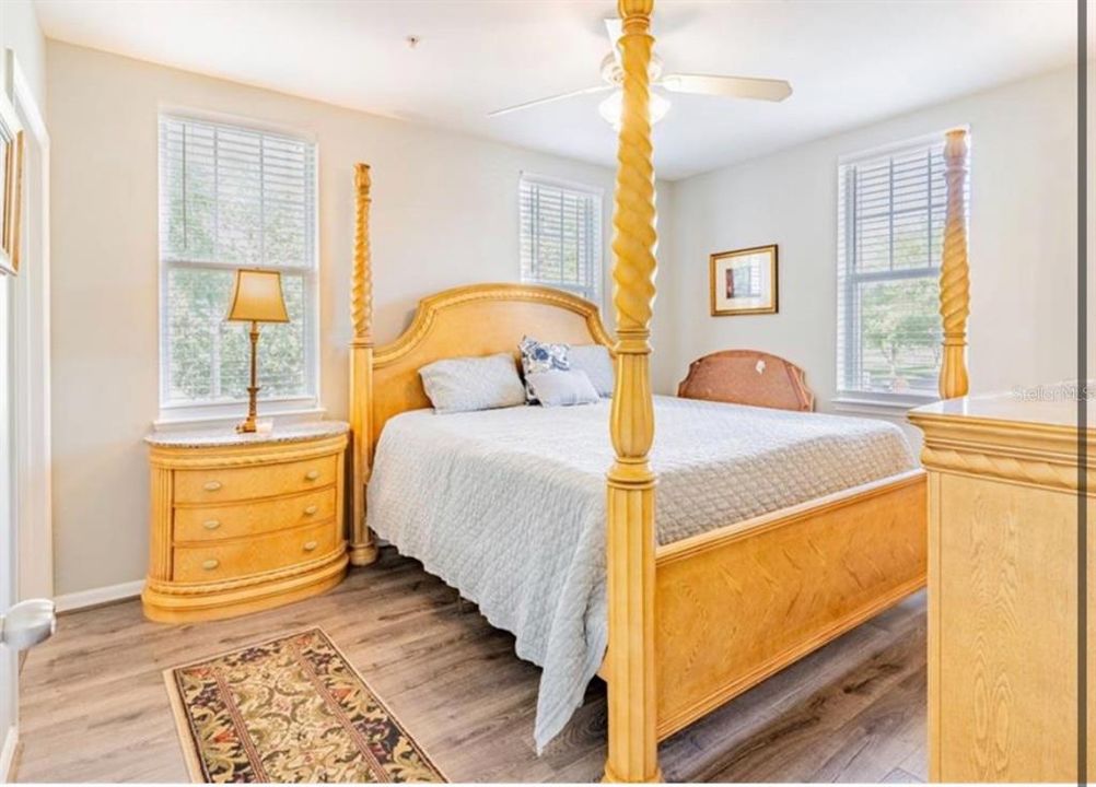 For Rent: $2,495 (2 beds, 2 baths, 996 Square Feet)