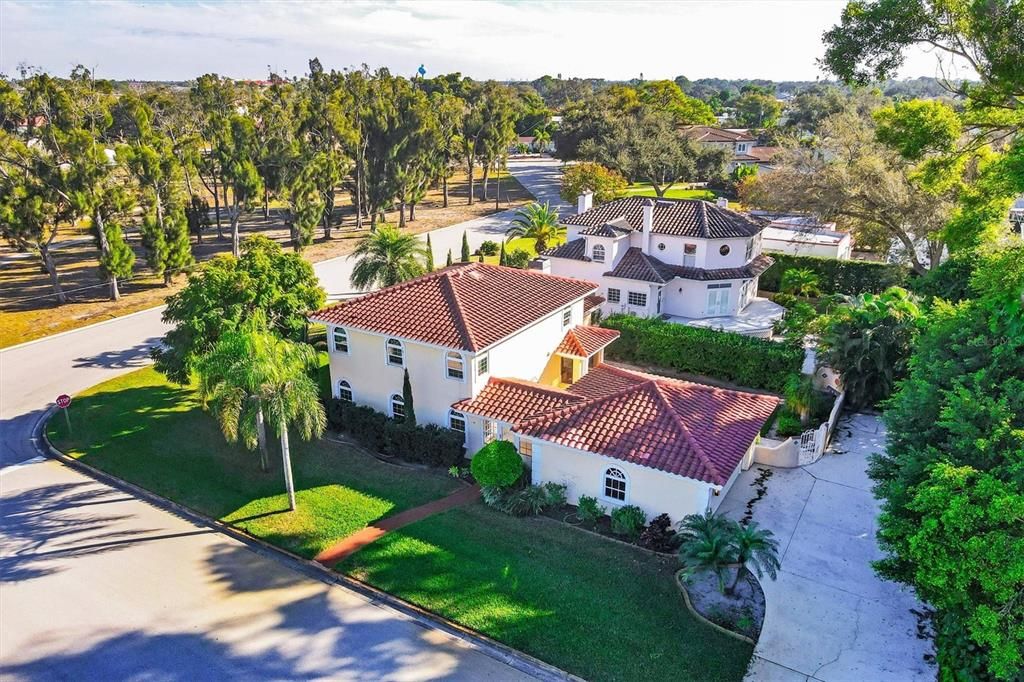 For Sale: $1,100,000 (3 beds, 2 baths, 2688 Square Feet)