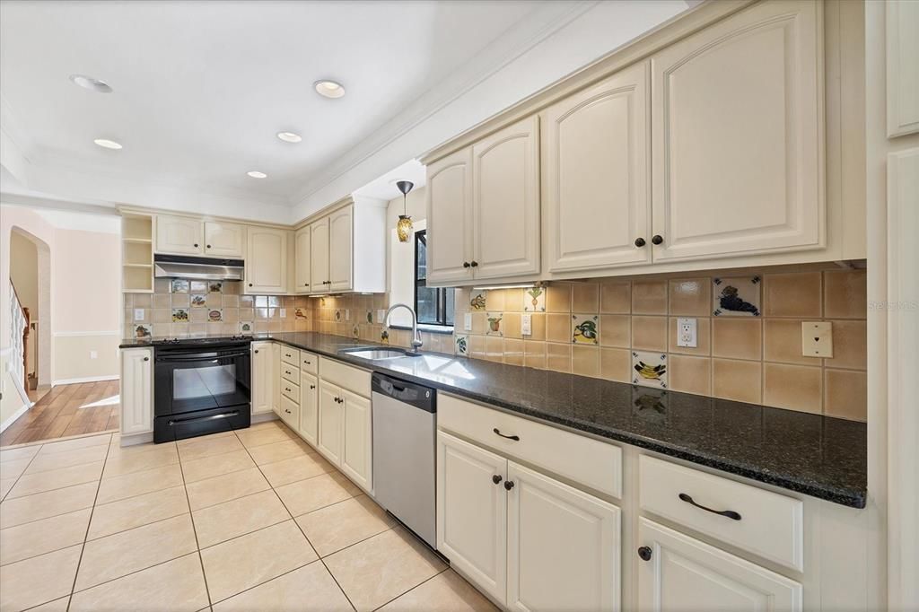 For Sale: $1,100,000 (3 beds, 2 baths, 2688 Square Feet)