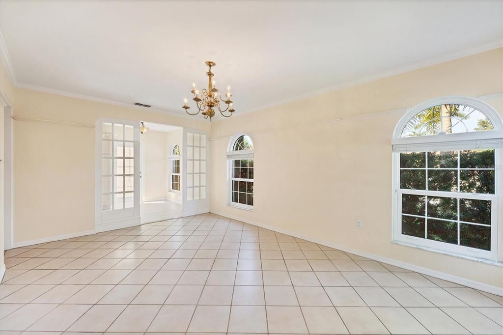 For Sale: $1,100,000 (3 beds, 2 baths, 2688 Square Feet)