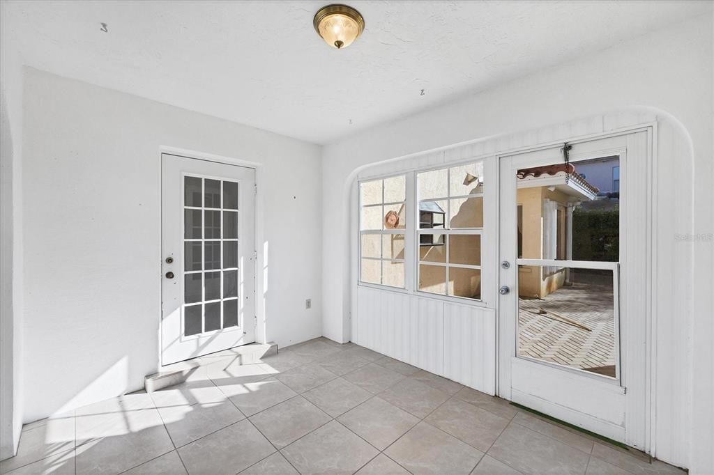 For Sale: $1,100,000 (3 beds, 2 baths, 2688 Square Feet)