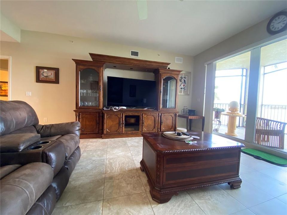 出租: $3,200 (3 贝兹, 2 浴室, 1742 平方英尺)