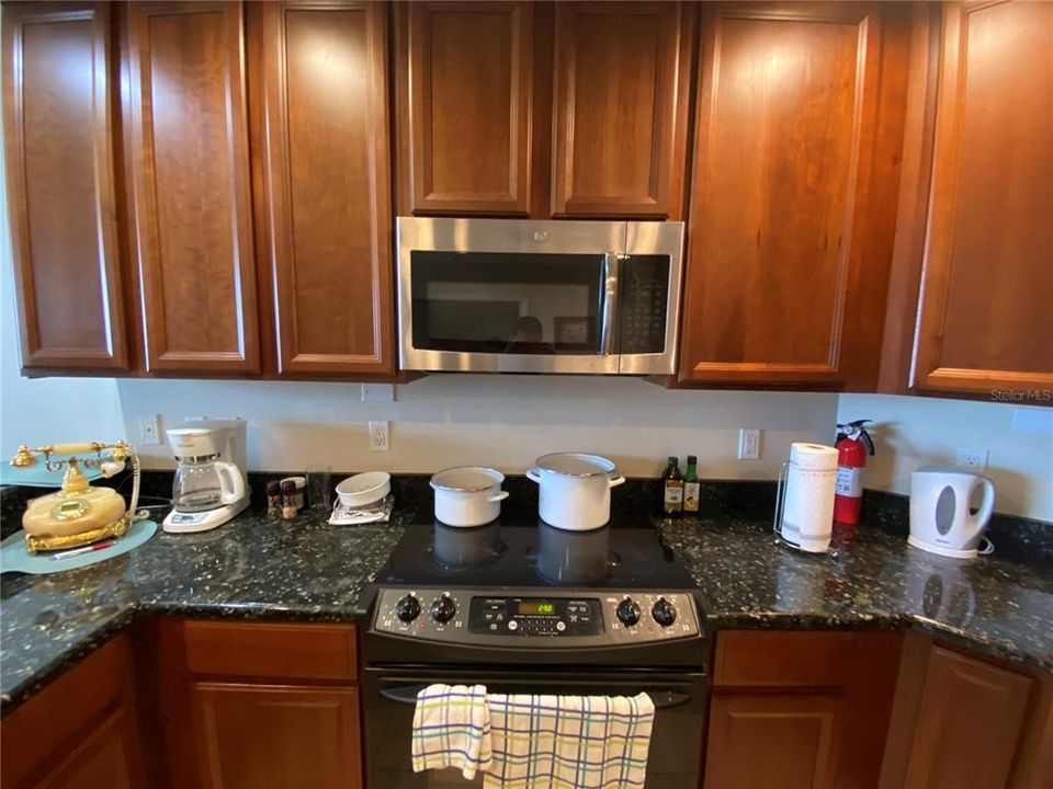 出租: $3,200 (3 贝兹, 2 浴室, 1742 平方英尺)