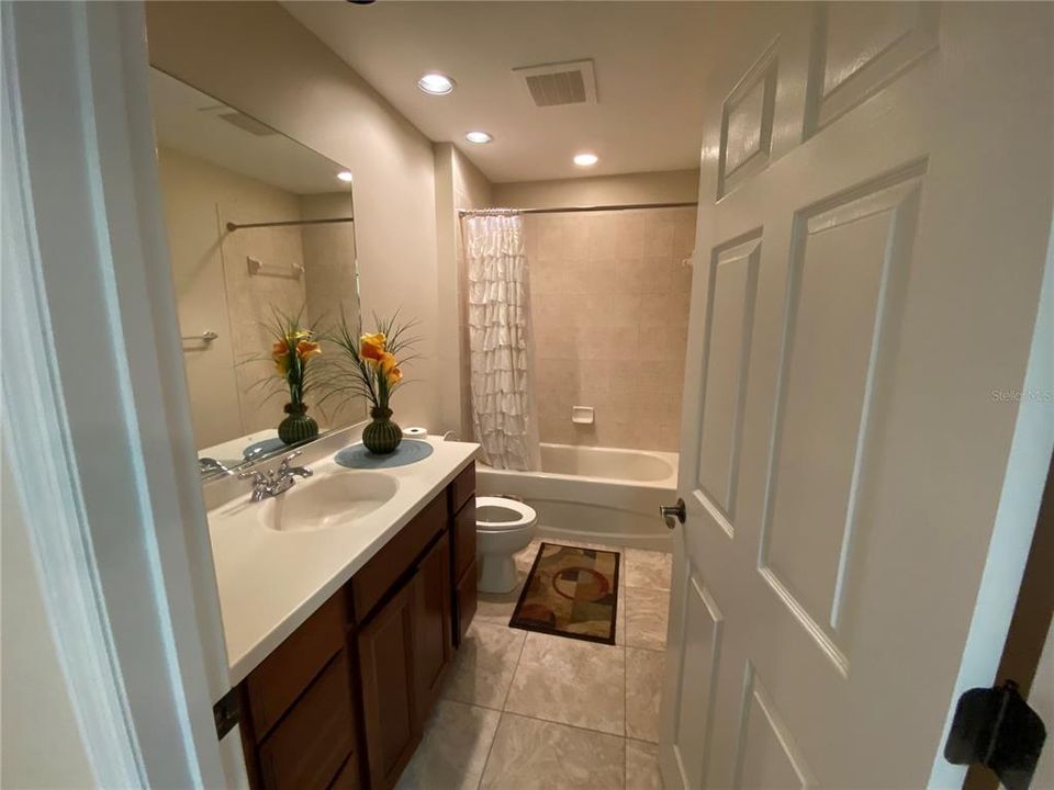 出租: $3,200 (3 贝兹, 2 浴室, 1742 平方英尺)