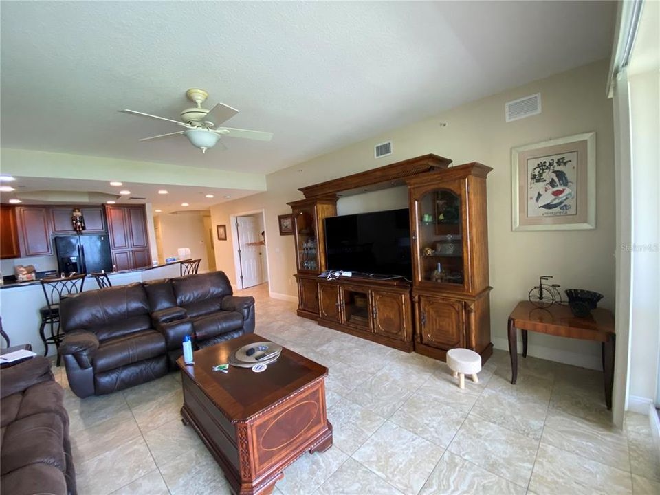 出租: $3,200 (3 贝兹, 2 浴室, 1742 平方英尺)