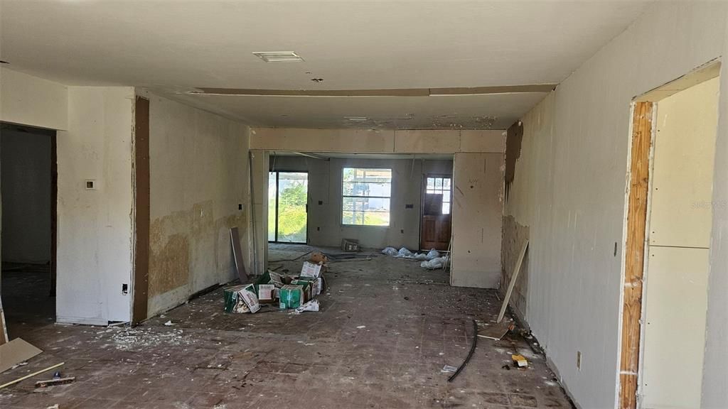 For Sale: $250,000 (4 beds, 2 baths, 1859 Square Feet)