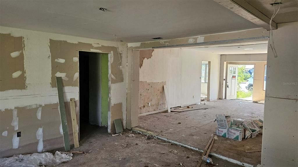 For Sale: $250,000 (4 beds, 2 baths, 1859 Square Feet)