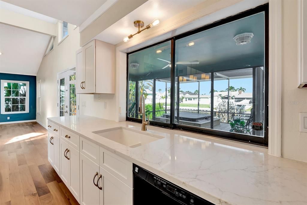 En Venta: $799,900 (3 camas, 3 baños, 2184 Pies cuadrados)