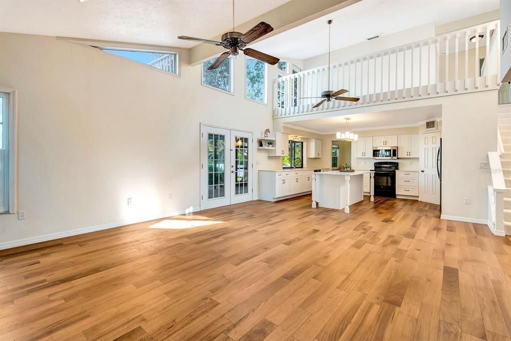 En Venta: $799,900 (3 camas, 3 baños, 2184 Pies cuadrados)