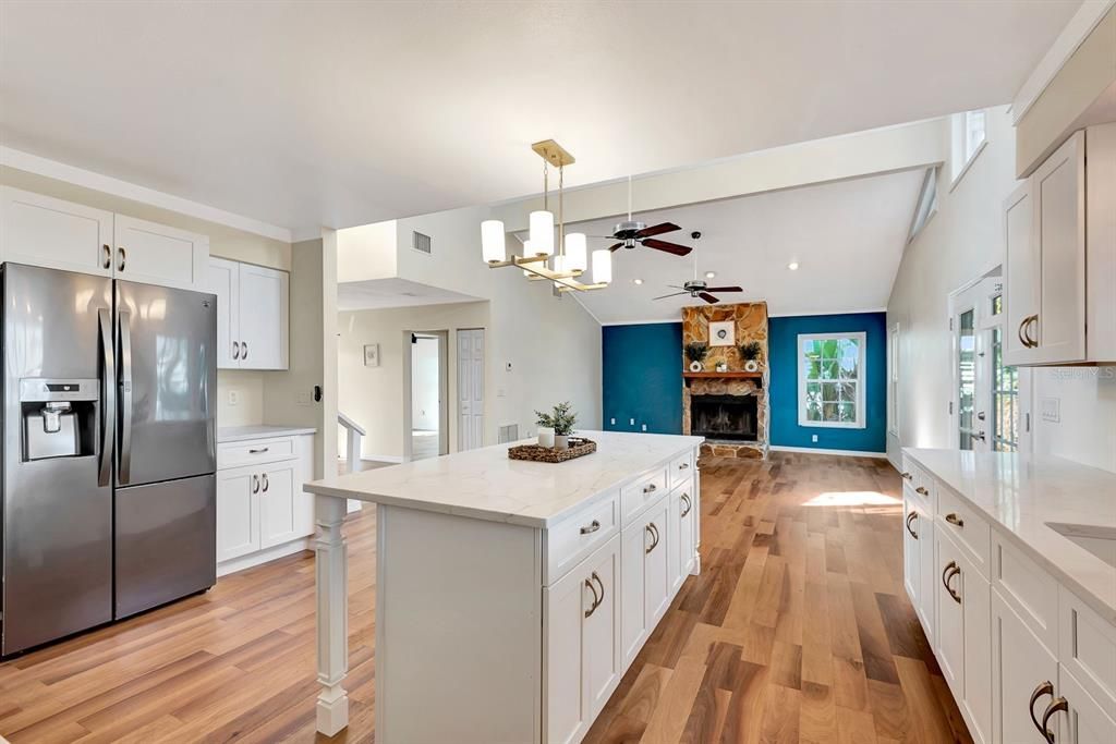 En Venta: $799,900 (3 camas, 3 baños, 2184 Pies cuadrados)