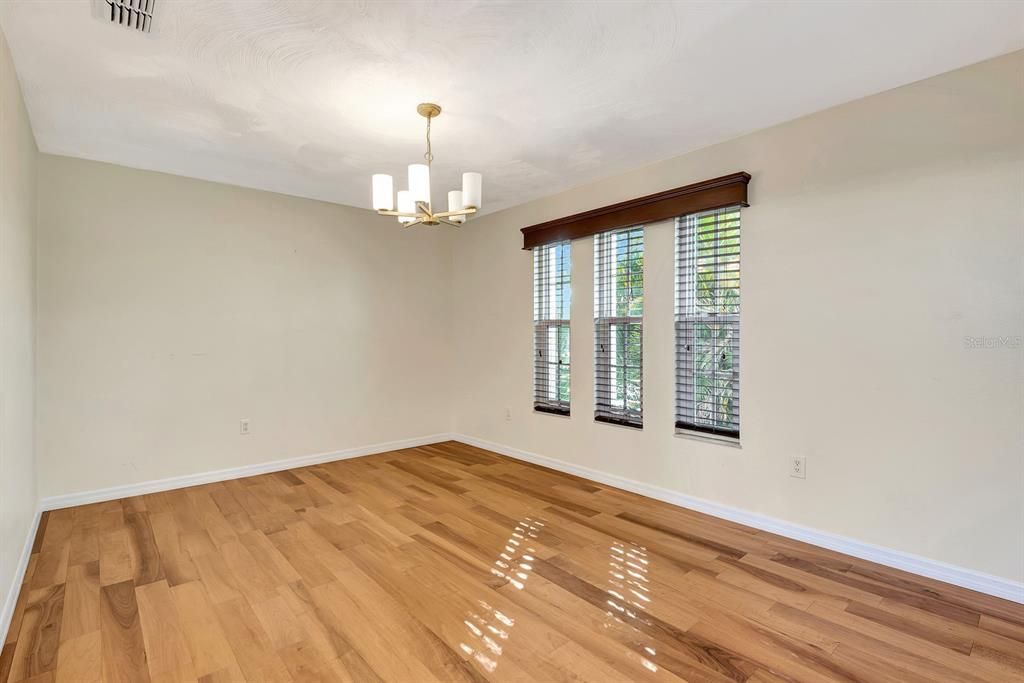 En Venta: $799,900 (3 camas, 3 baños, 2184 Pies cuadrados)