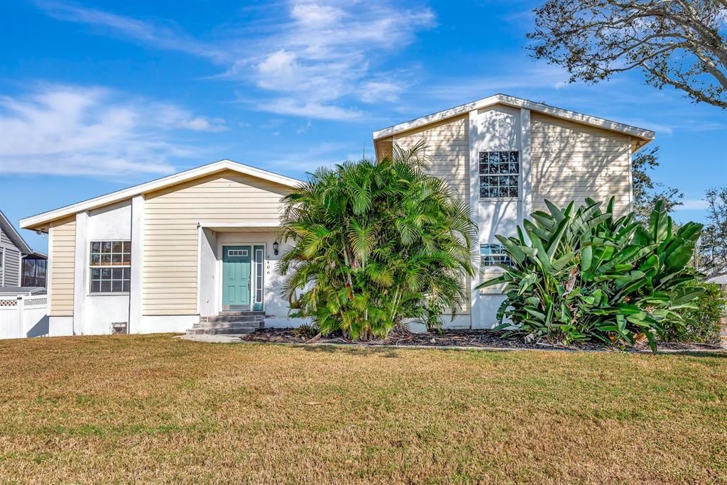 En Venta: $799,900 (3 camas, 3 baños, 2184 Pies cuadrados)