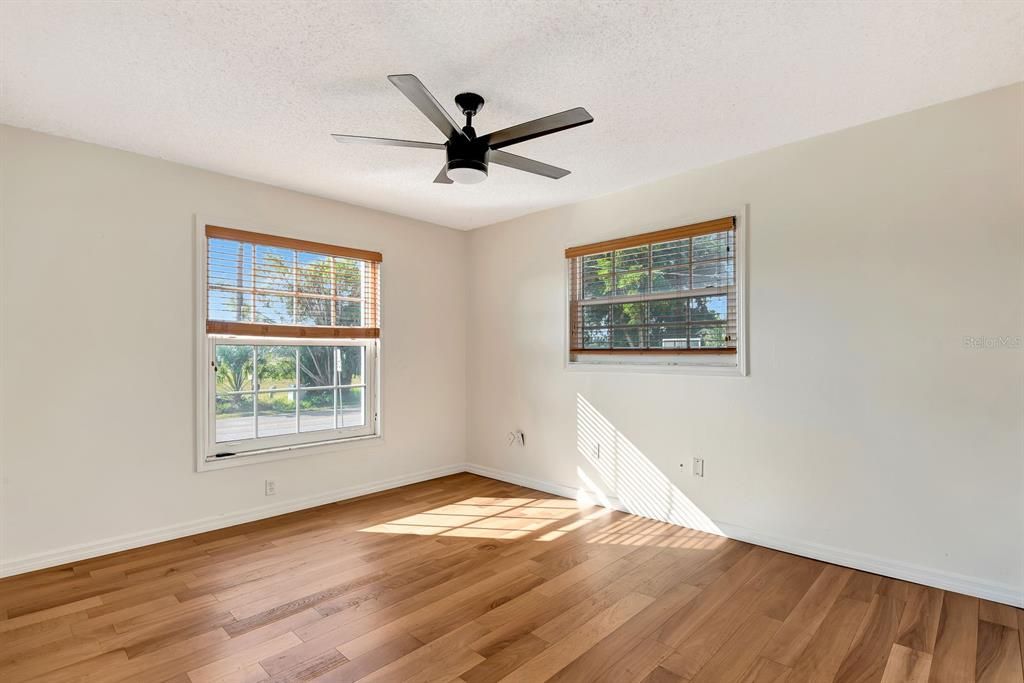 En Venta: $799,900 (3 camas, 3 baños, 2184 Pies cuadrados)