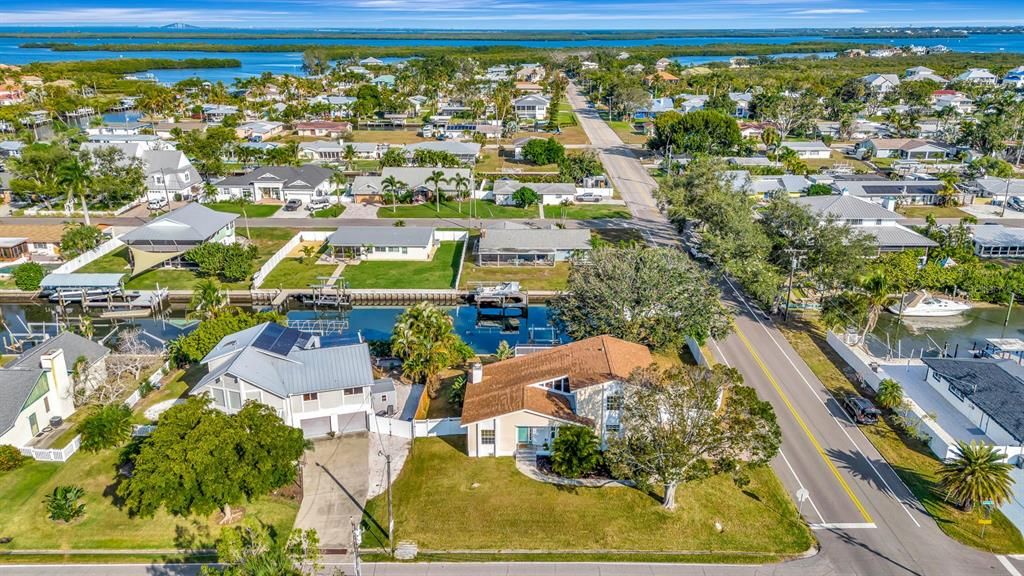 En Venta: $799,900 (3 camas, 3 baños, 2184 Pies cuadrados)