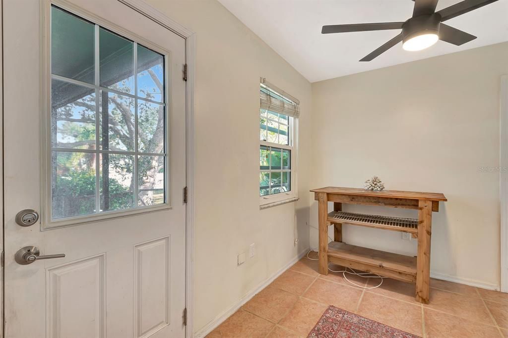 En Venta: $799,900 (3 camas, 3 baños, 2184 Pies cuadrados)