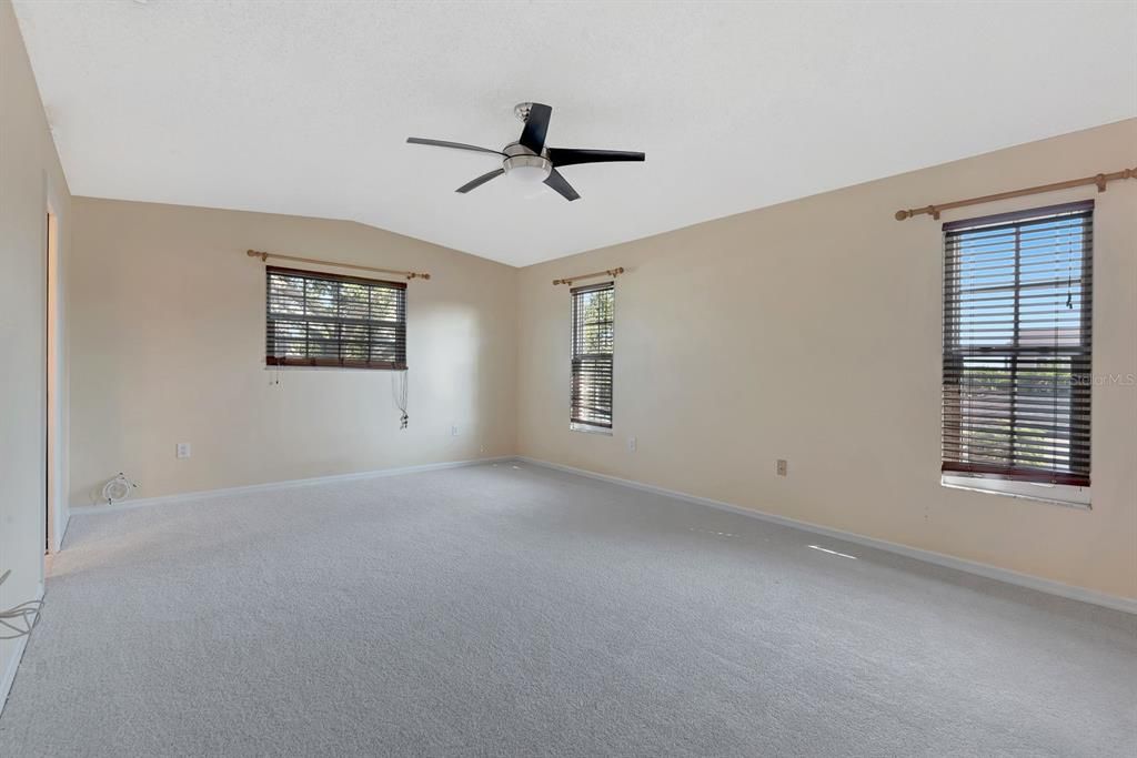 En Venta: $799,900 (3 camas, 3 baños, 2184 Pies cuadrados)