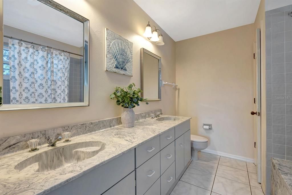 En Venta: $799,900 (3 camas, 3 baños, 2184 Pies cuadrados)