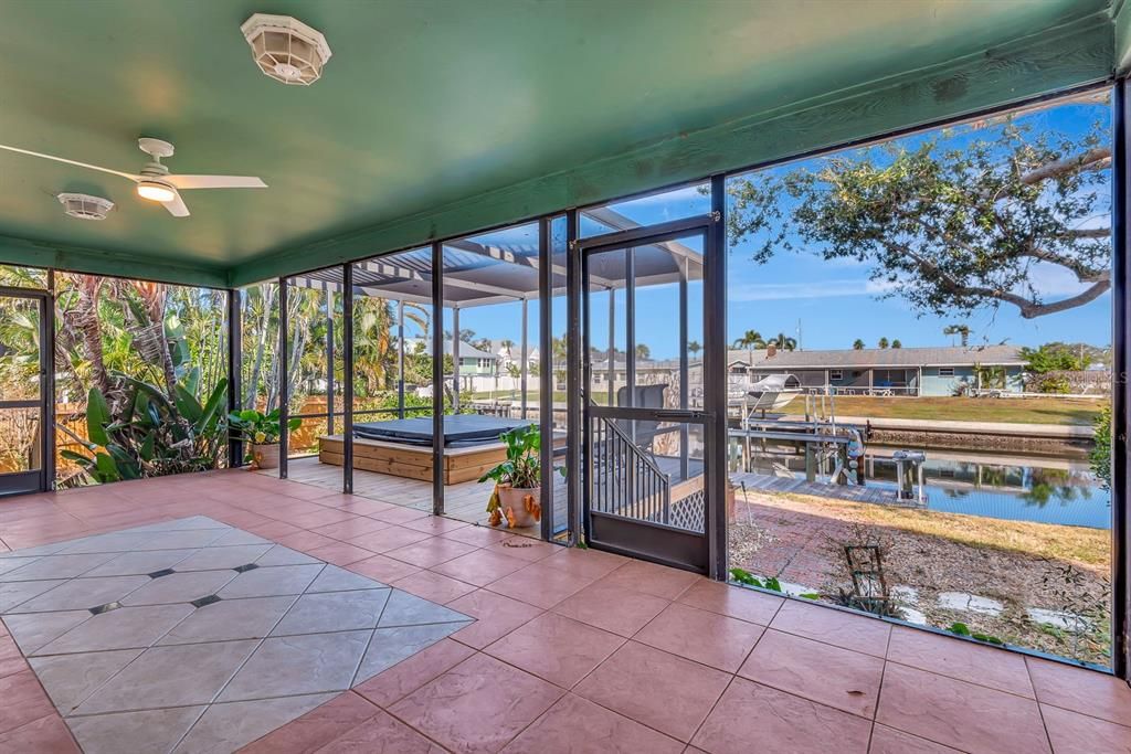 En Venta: $799,900 (3 camas, 3 baños, 2184 Pies cuadrados)