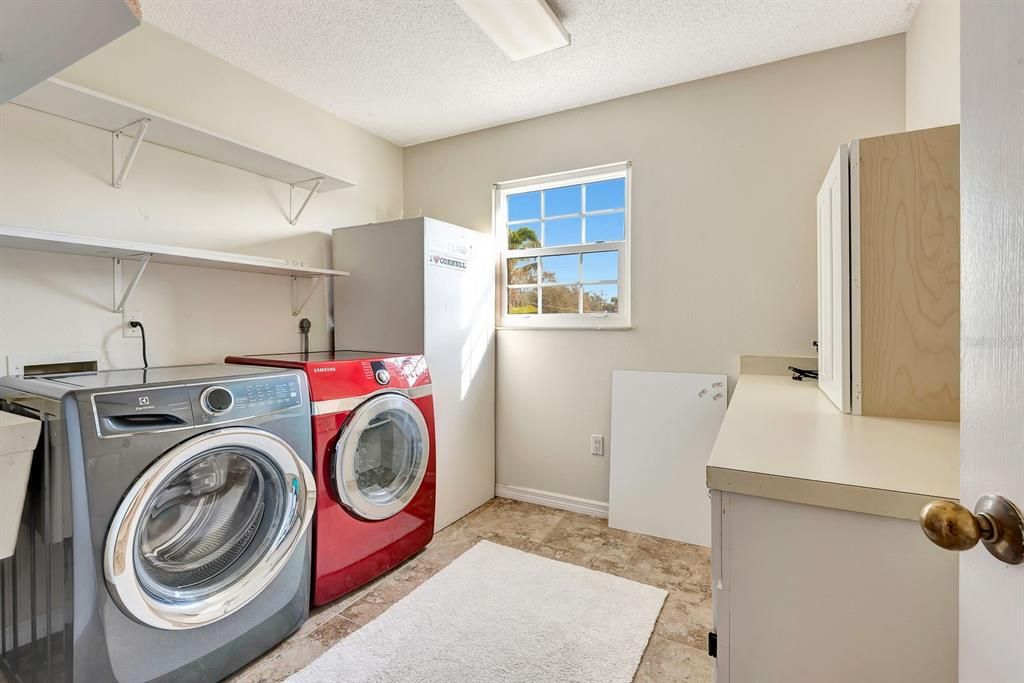 En Venta: $799,900 (3 camas, 3 baños, 2184 Pies cuadrados)