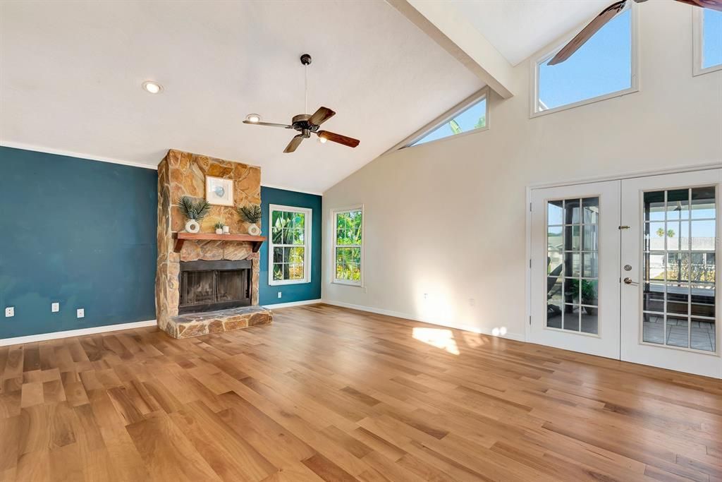 En Venta: $799,900 (3 camas, 3 baños, 2184 Pies cuadrados)