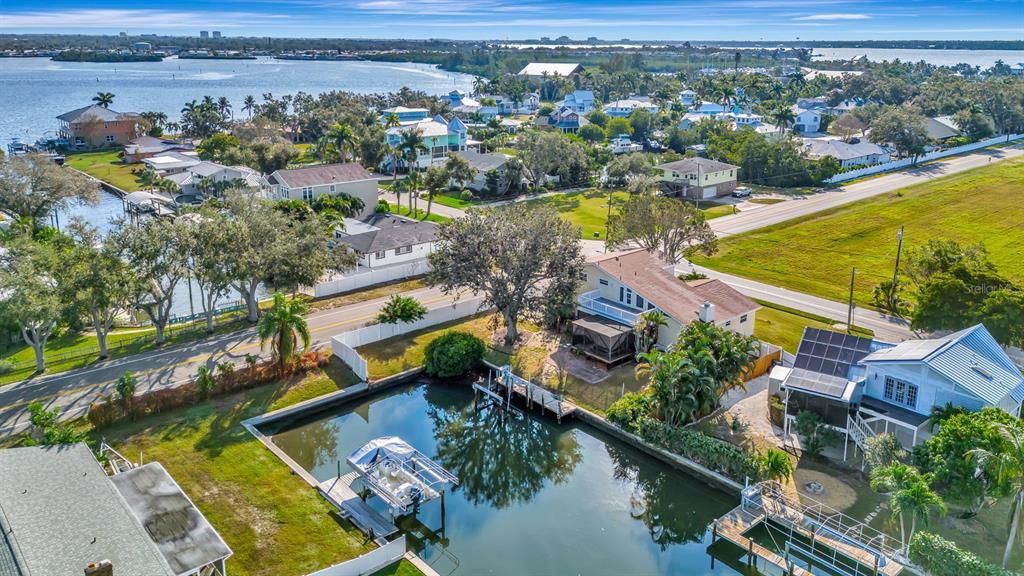 En Venta: $799,900 (3 camas, 3 baños, 2184 Pies cuadrados)