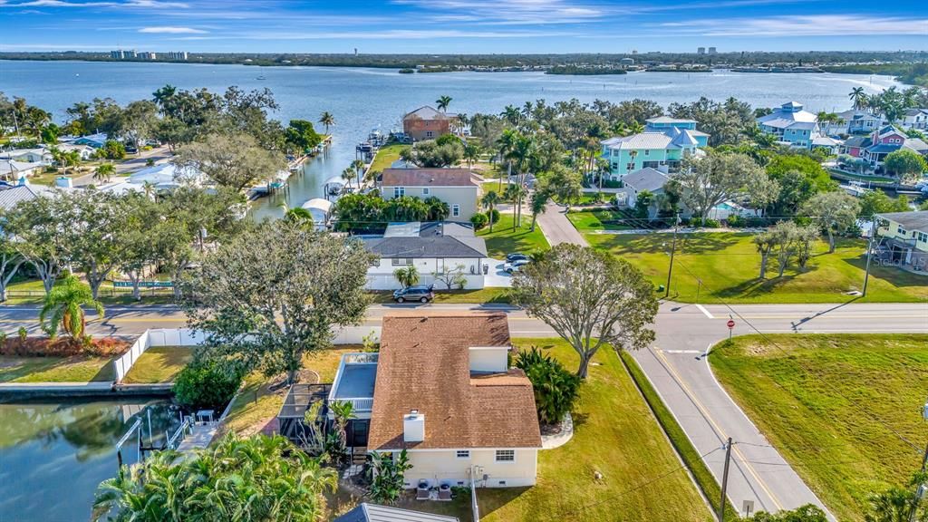 En Venta: $799,900 (3 camas, 3 baños, 2184 Pies cuadrados)