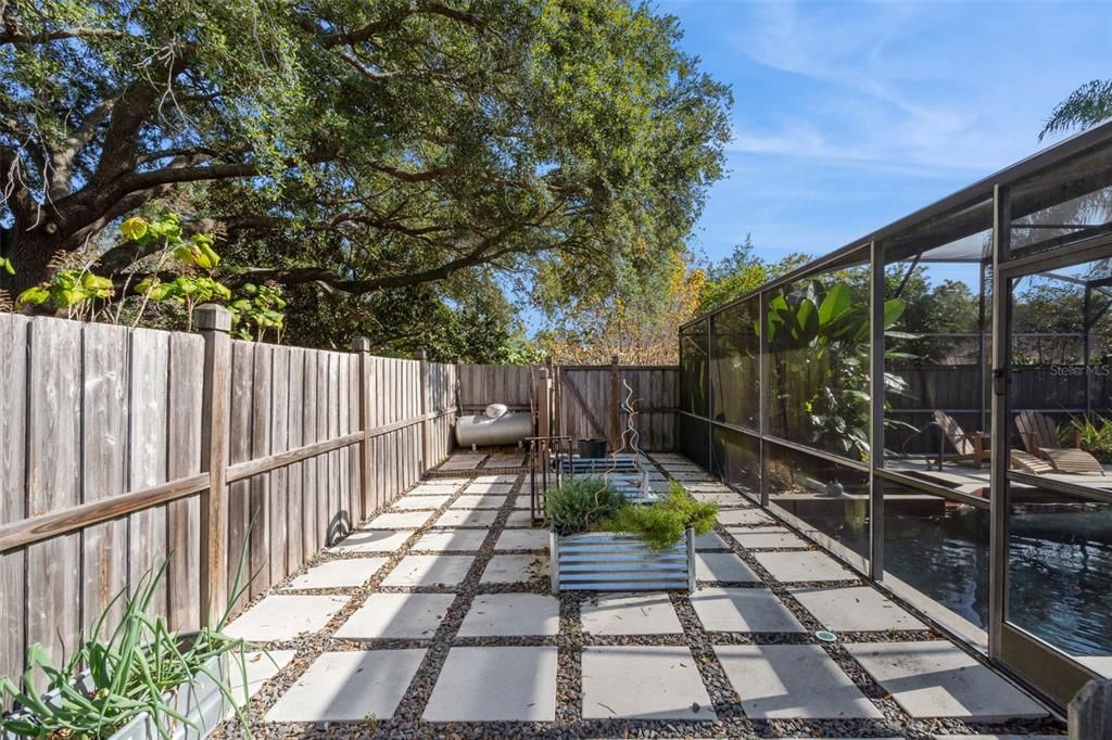 На продажу: $454,900 (3 спален, 2 ванн, 1738 Квадратных фут)