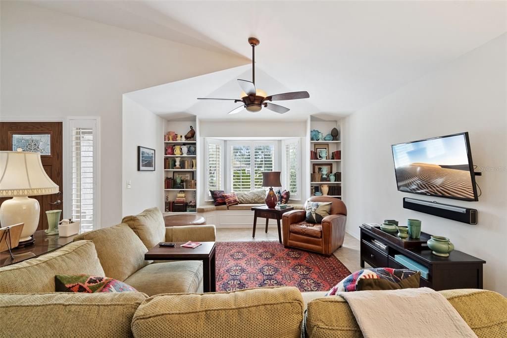 На продажу: $454,900 (3 спален, 2 ванн, 1738 Квадратных фут)