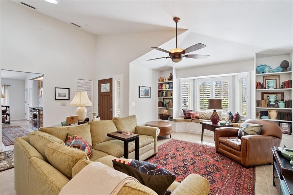 На продажу: $454,900 (3 спален, 2 ванн, 1738 Квадратных фут)