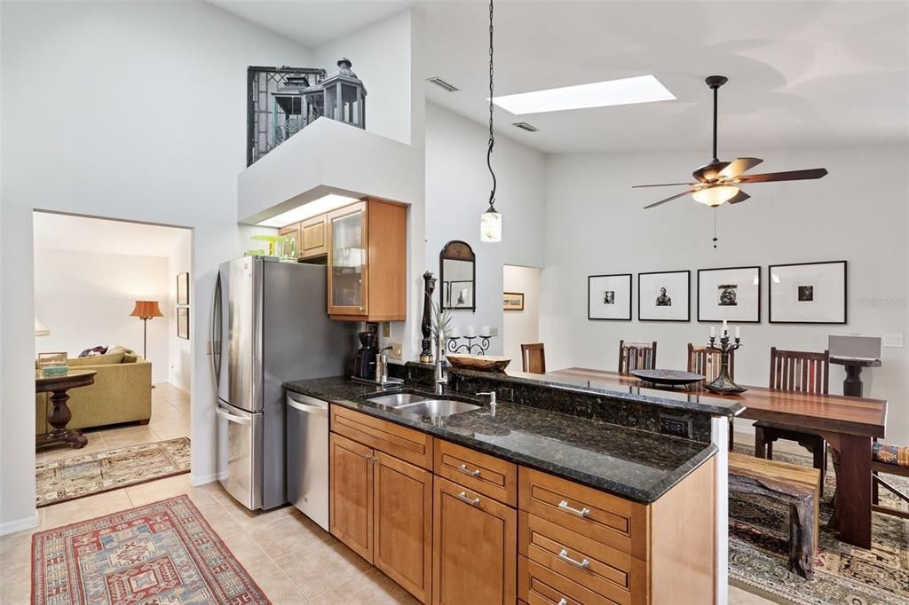 На продажу: $454,900 (3 спален, 2 ванн, 1738 Квадратных фут)