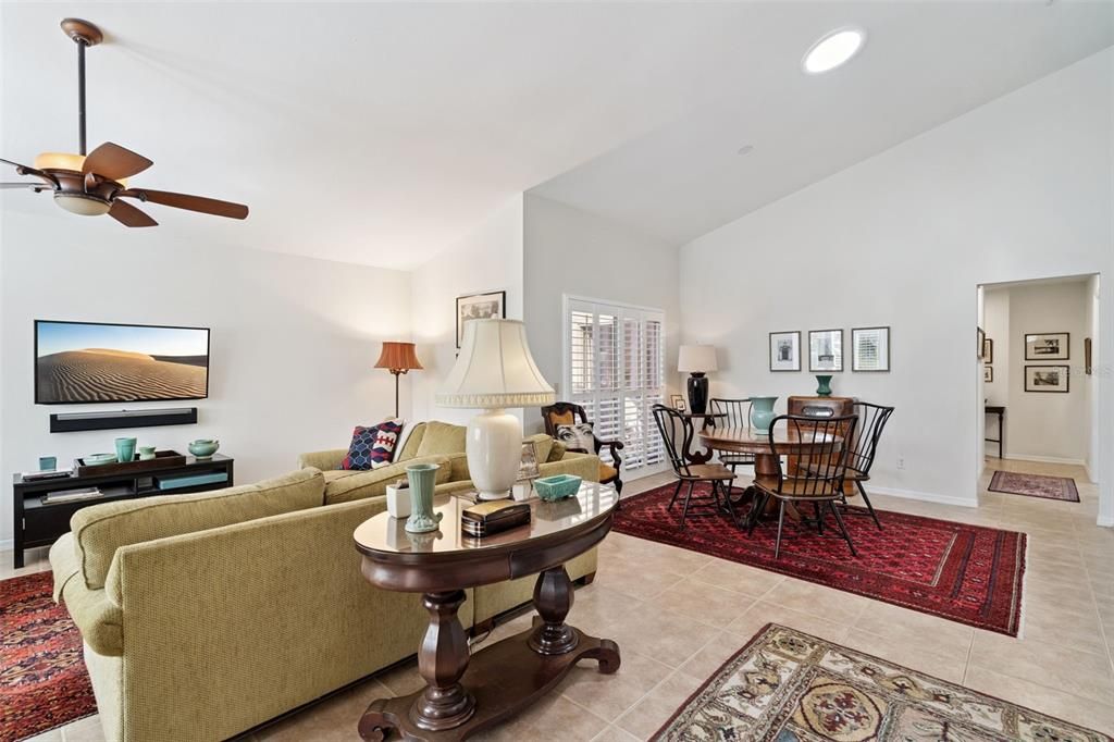 На продажу: $454,900 (3 спален, 2 ванн, 1738 Квадратных фут)