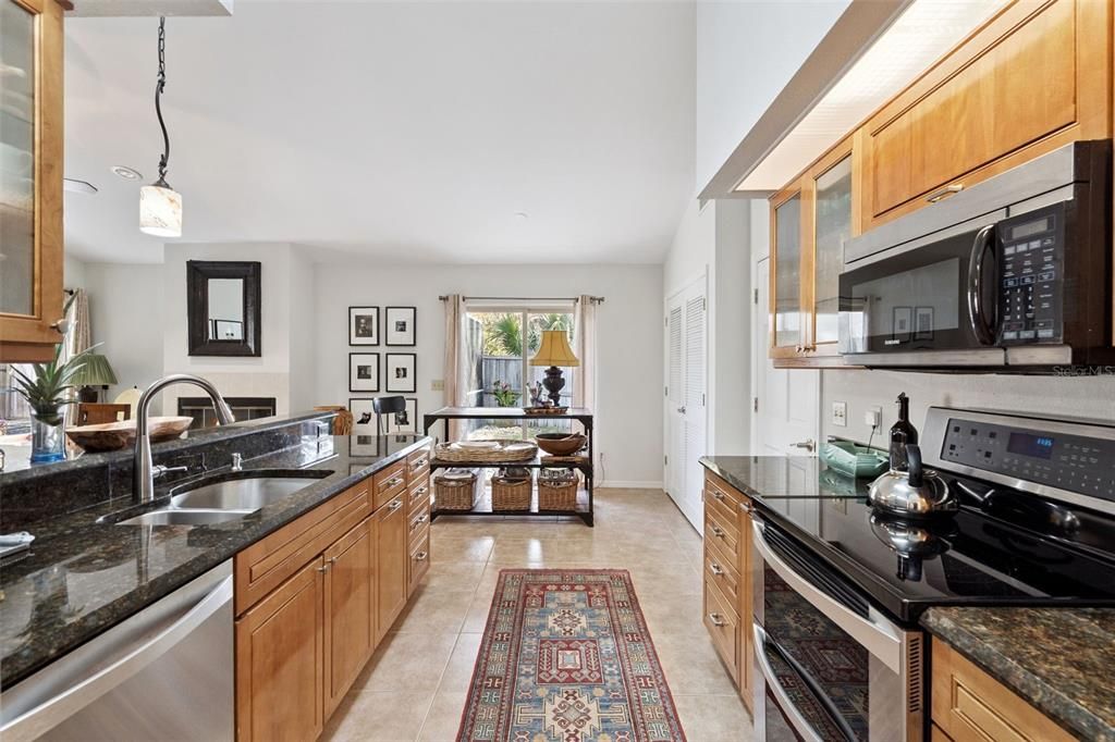 На продажу: $454,900 (3 спален, 2 ванн, 1738 Квадратных фут)