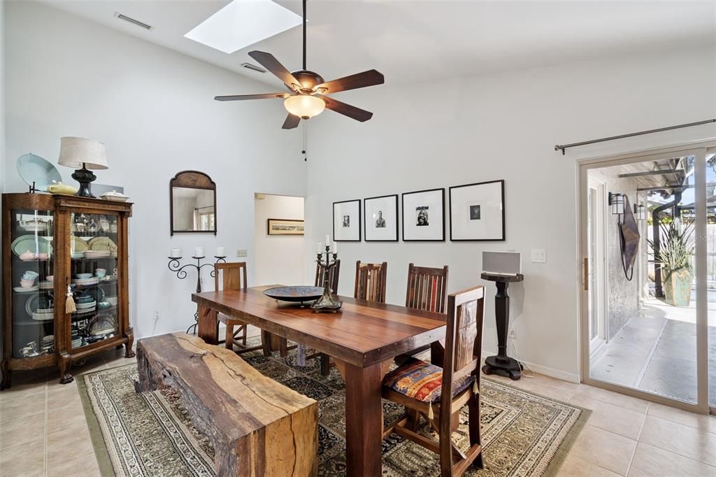 На продажу: $454,900 (3 спален, 2 ванн, 1738 Квадратных фут)