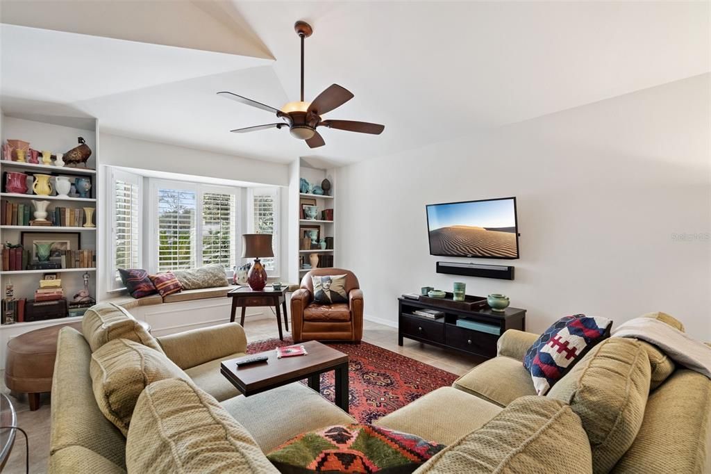 На продажу: $454,900 (3 спален, 2 ванн, 1738 Квадратных фут)