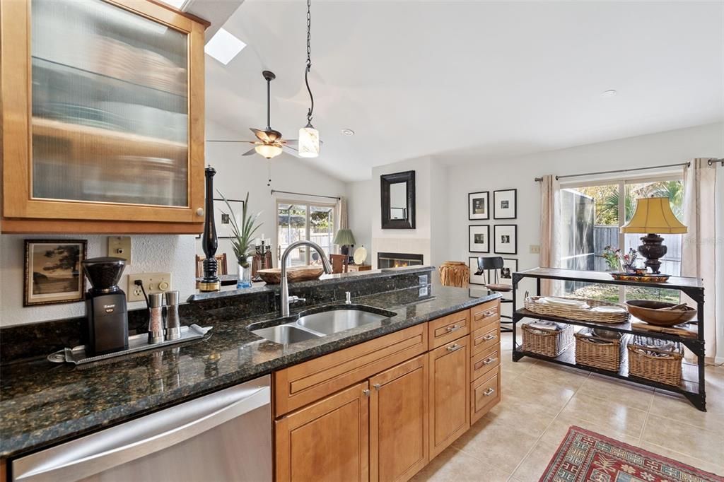 На продажу: $454,900 (3 спален, 2 ванн, 1738 Квадратных фут)