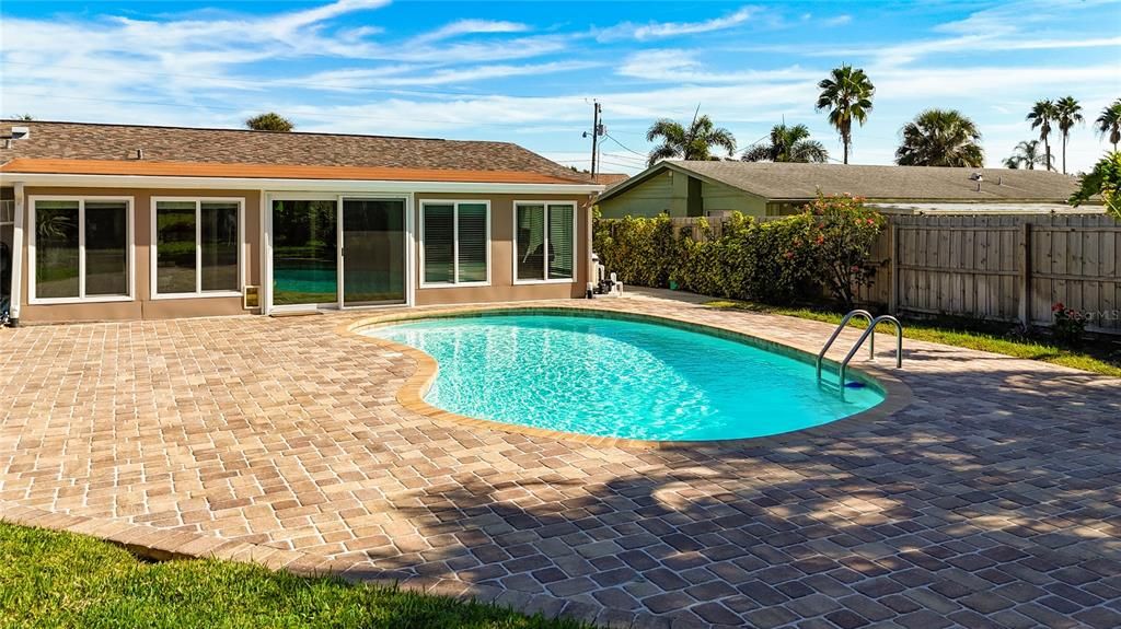 En Venta: $435,000 (3 camas, 2 baños, 1556 Pies cuadrados)