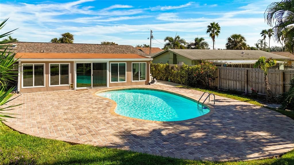 En Venta: $435,000 (3 camas, 2 baños, 1556 Pies cuadrados)