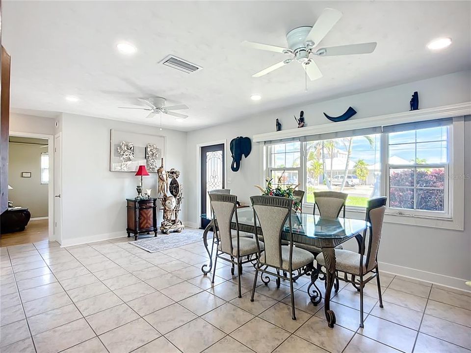 En Venta: $435,000 (3 camas, 2 baños, 1556 Pies cuadrados)