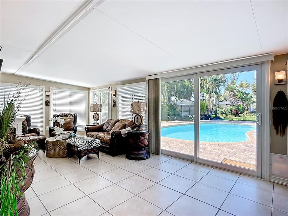 En Venta: $435,000 (3 camas, 2 baños, 1556 Pies cuadrados)