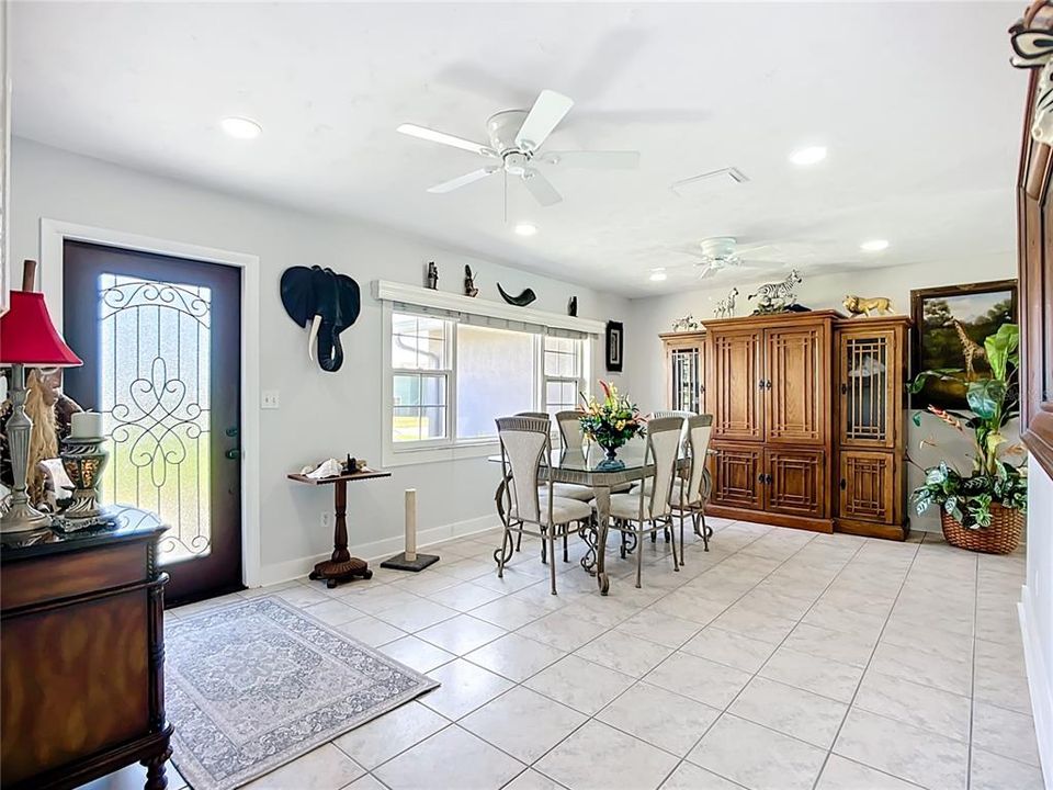 En Venta: $435,000 (3 camas, 2 baños, 1556 Pies cuadrados)