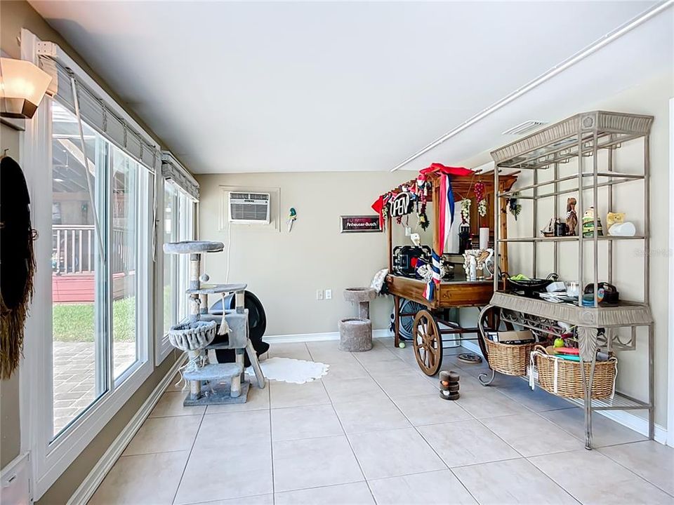 En Venta: $435,000 (3 camas, 2 baños, 1556 Pies cuadrados)