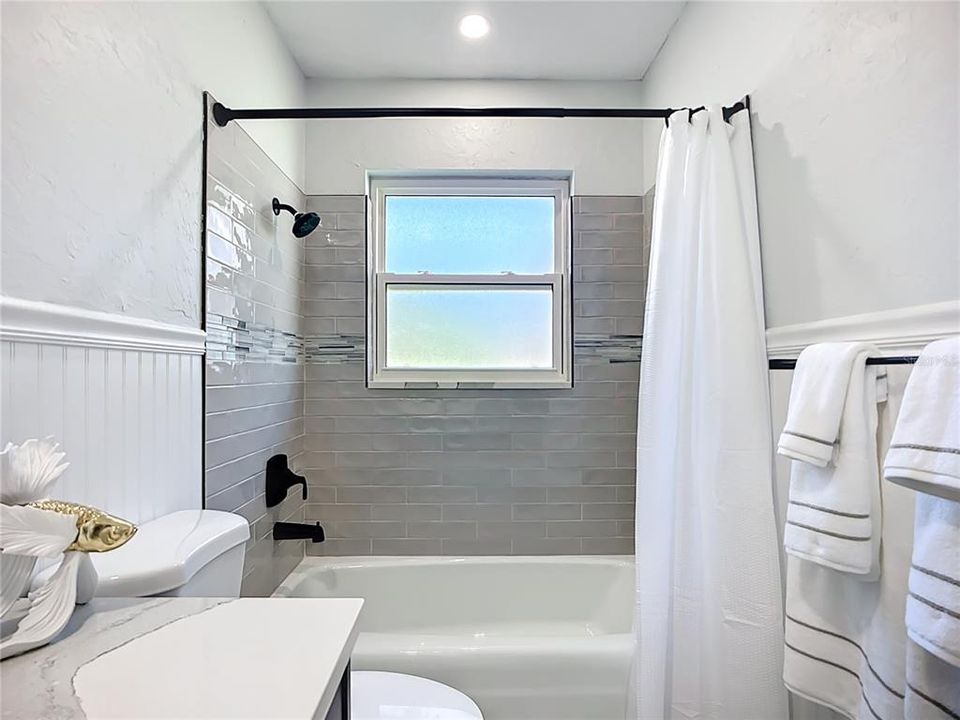 En Venta: $435,000 (3 camas, 2 baños, 1556 Pies cuadrados)