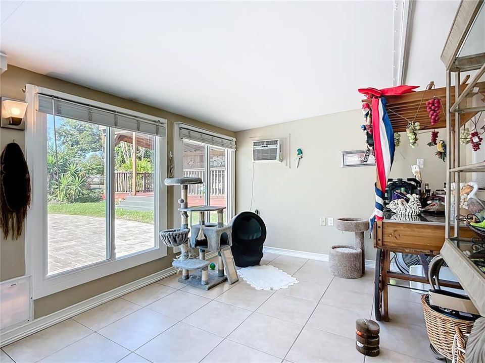 En Venta: $435,000 (3 camas, 2 baños, 1556 Pies cuadrados)