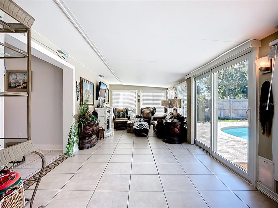 En Venta: $435,000 (3 camas, 2 baños, 1556 Pies cuadrados)